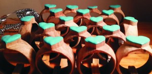 S2 SERVIETTE RINGS Wood - with Cyan Heart   